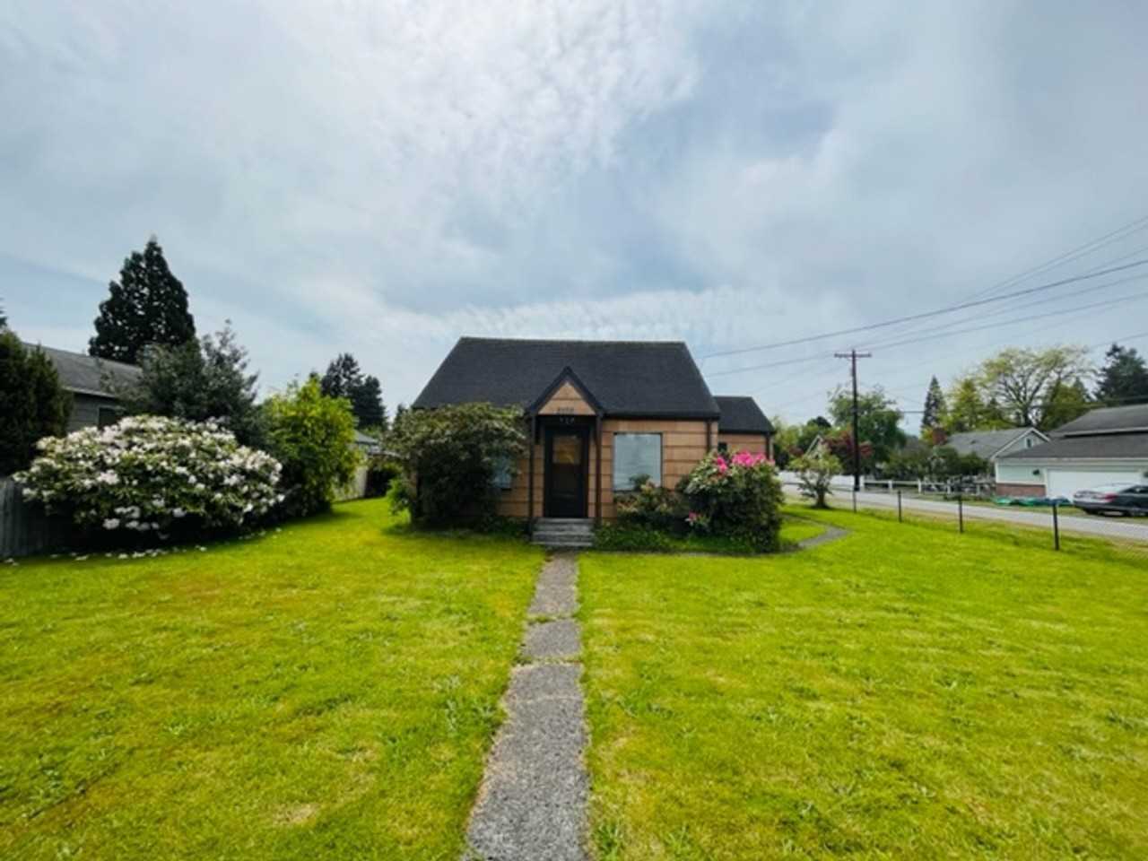 2202 Columbia Ave - Photo 3 of 32