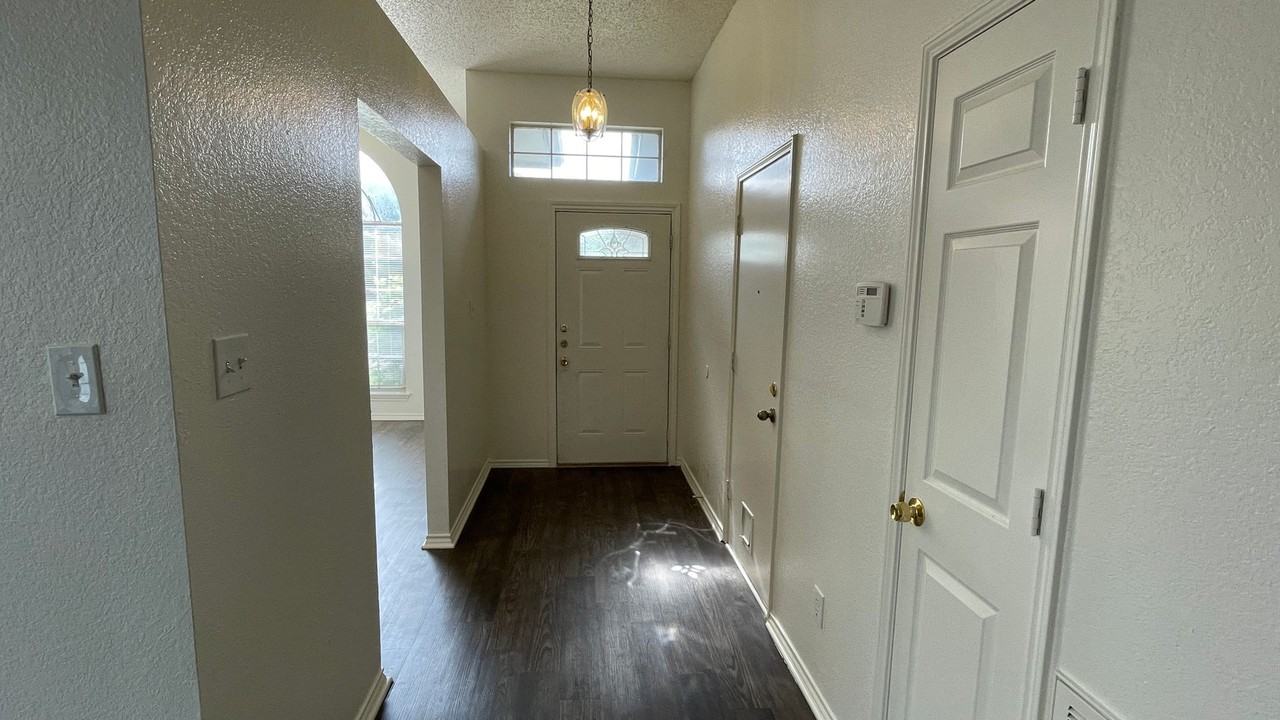 202 Chamblin Dr - Photo 5 of 32