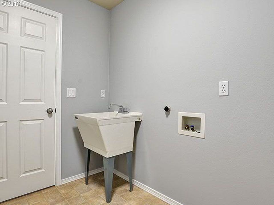251 N Burl St - Photo 3 of 18