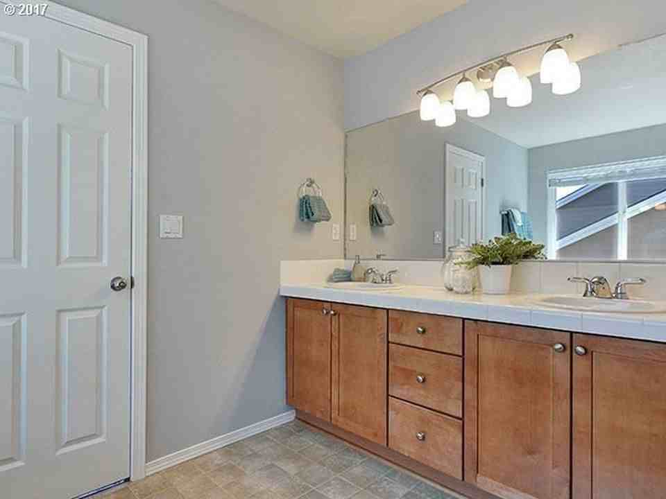 251 N Burl St - Photo 4 of 18