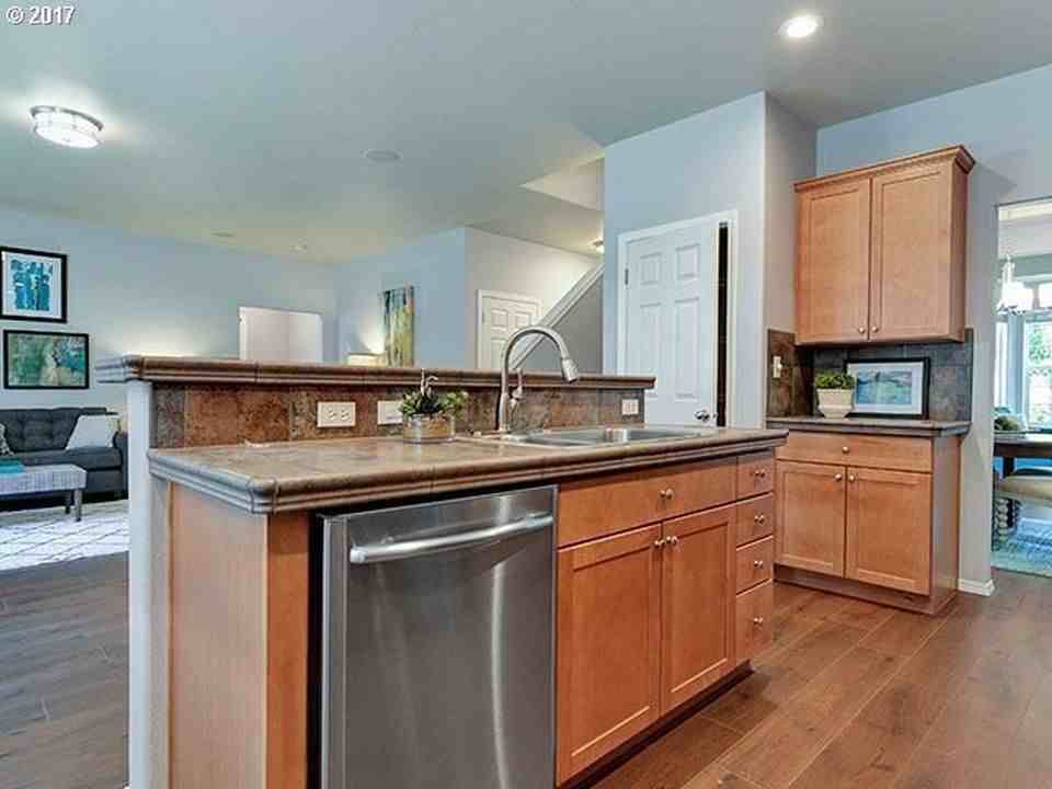 251 N Burl St - Photo 7 of 18