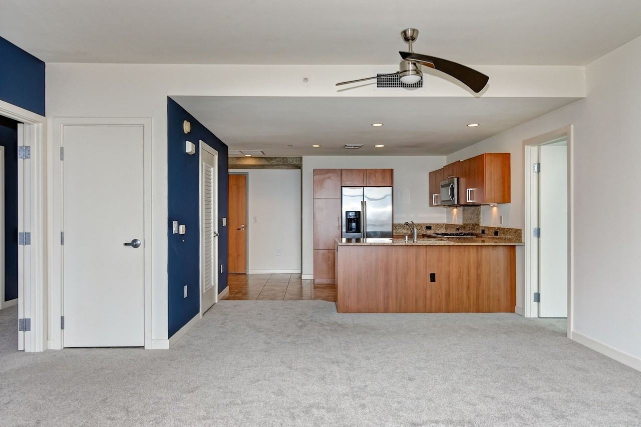 800 The Mark Ln #1807 - Photo 6 of 27