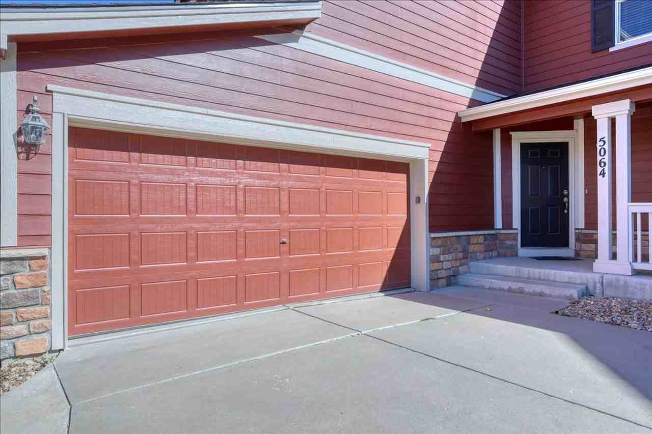 5064 S Shawnee St - Photo 3 of 31