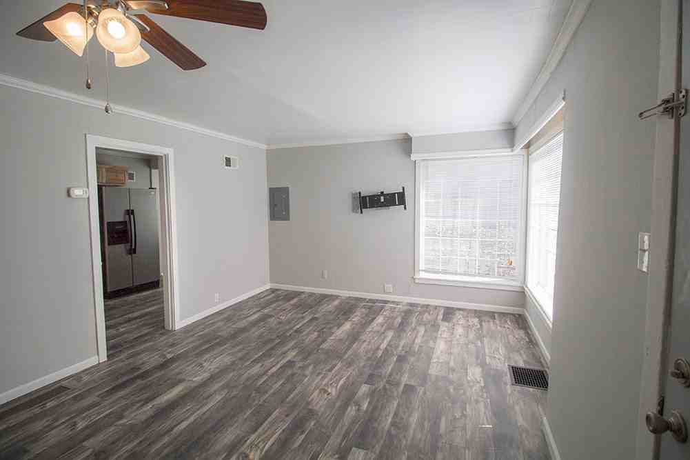 301 W Forest Ave - Photo 3 of 40