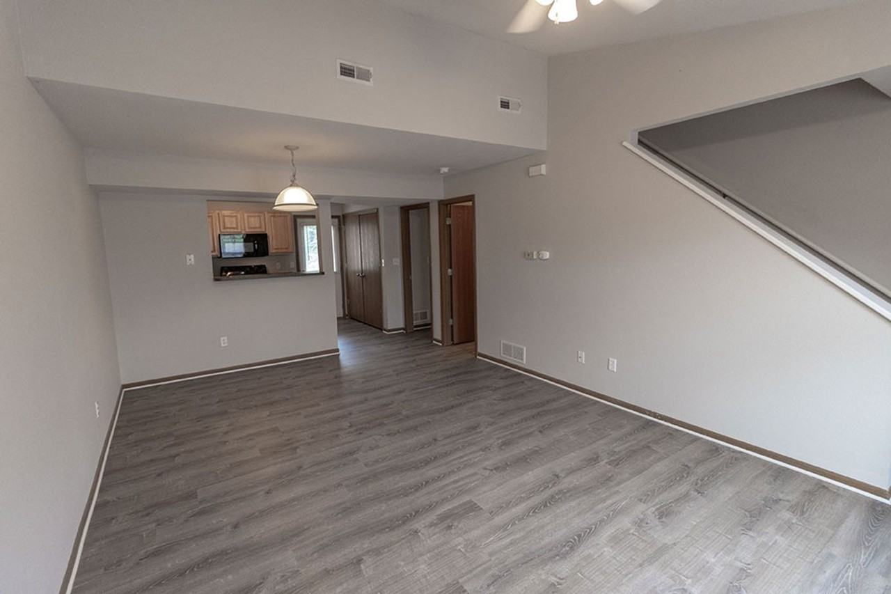 2117 N Ballenger Ln - Photo 4 of 37