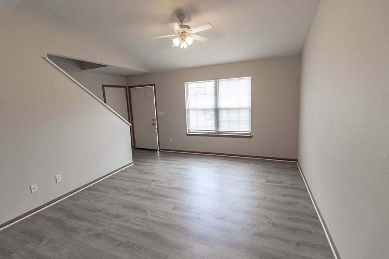 2117 N Ballenger Ln - Photo 5 of 37