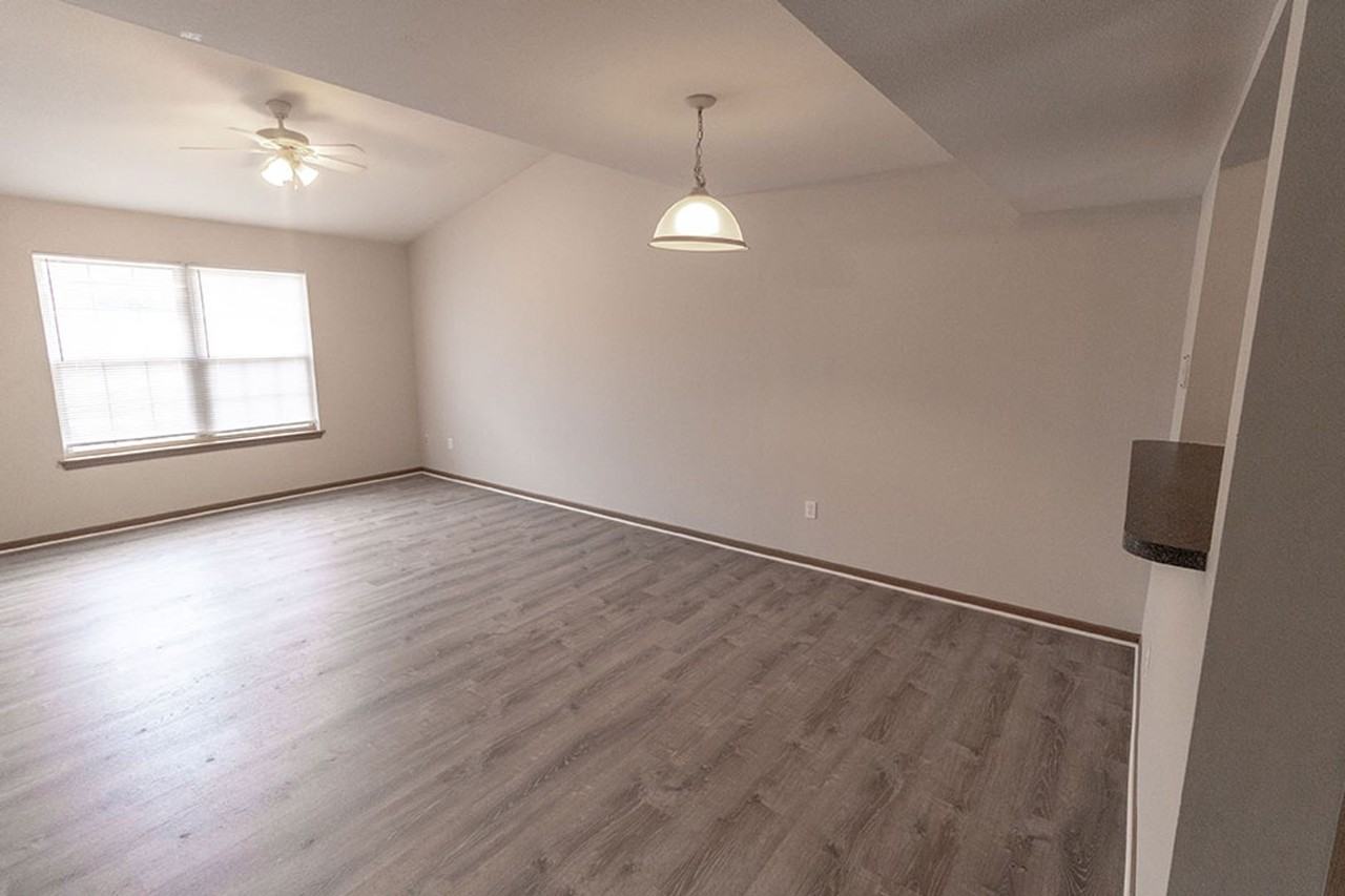 2117 N Ballenger Ln - Photo 6 of 37