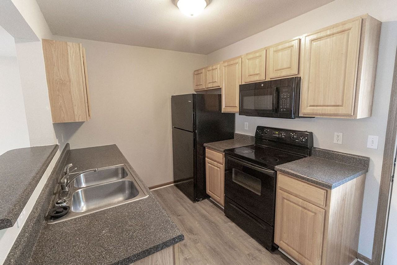 2117 N Ballenger Ln - Photo 7 of 37