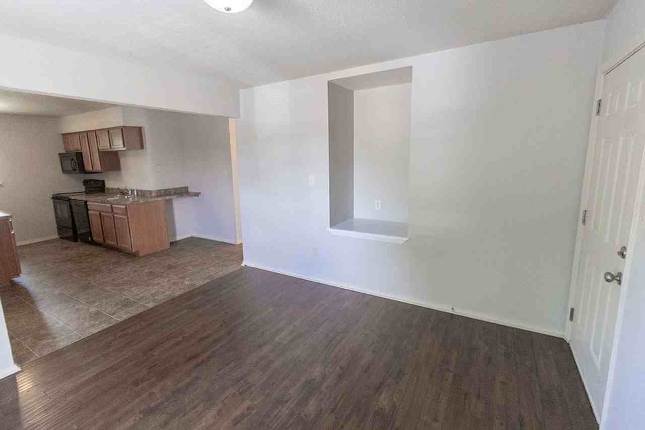 1015 W Ash St - Photo 4 of 38