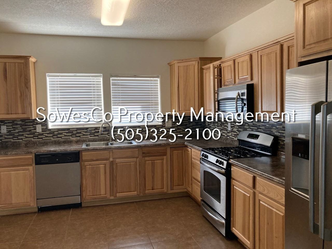 961 Katherine Ave - Photo 3 of 17