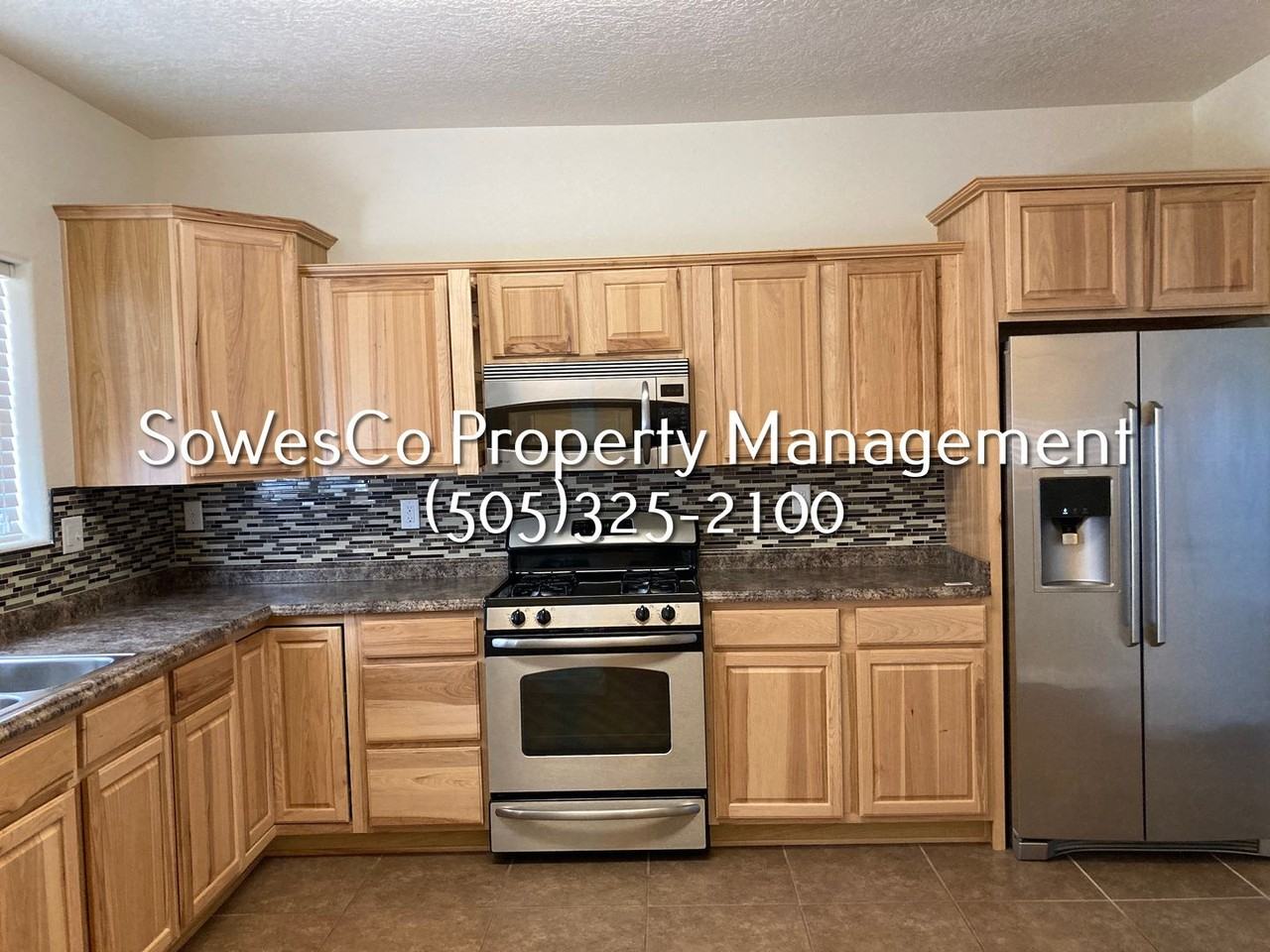 961 Katherine Ave - Photo 4 of 17