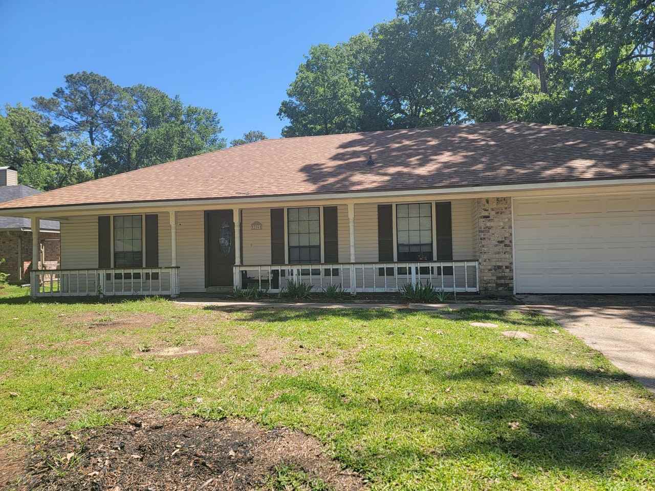 206 Deerwood Ln - Photo 2 of 17