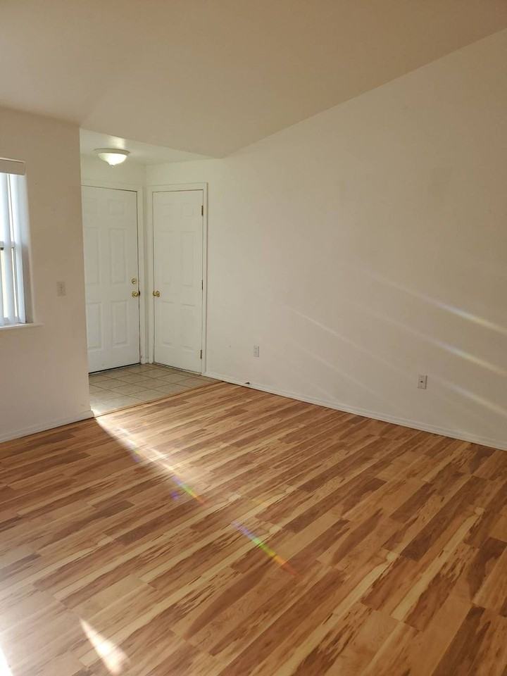 628 N Pennsylvania St - Photo 4 of 23