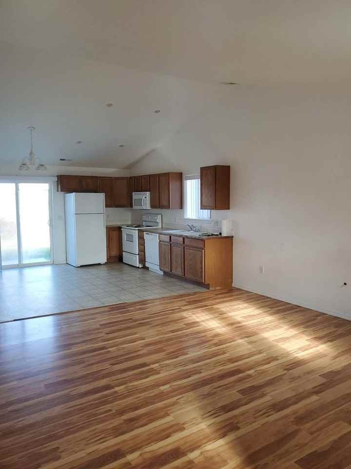 628 N Pennsylvania St - Photo 5 of 23