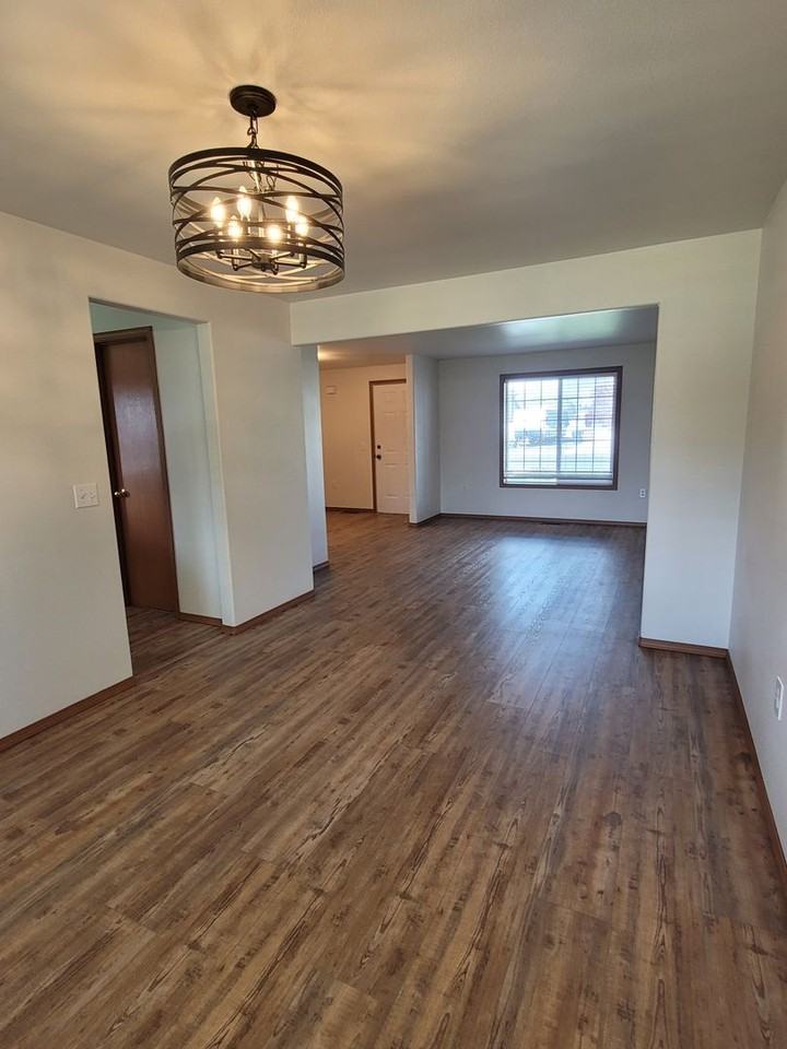 1349 E Greens Loop Rd - Photo 4 of 37