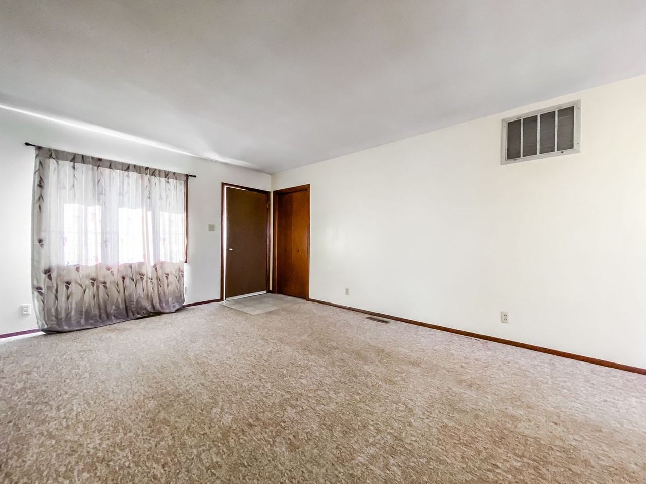 Aurora Duplex - Photo 2 of 12