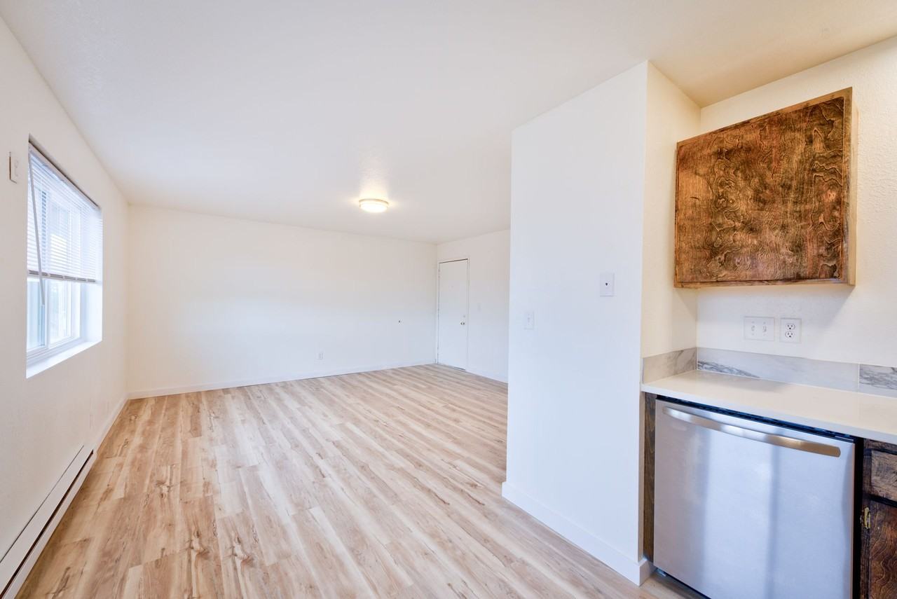 The Crimson Meadows - Photo 6 of 38