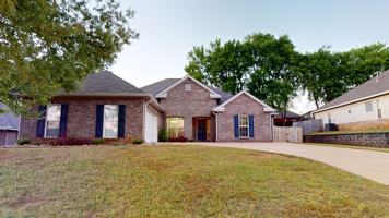 featured image of 1067 E Poplar St