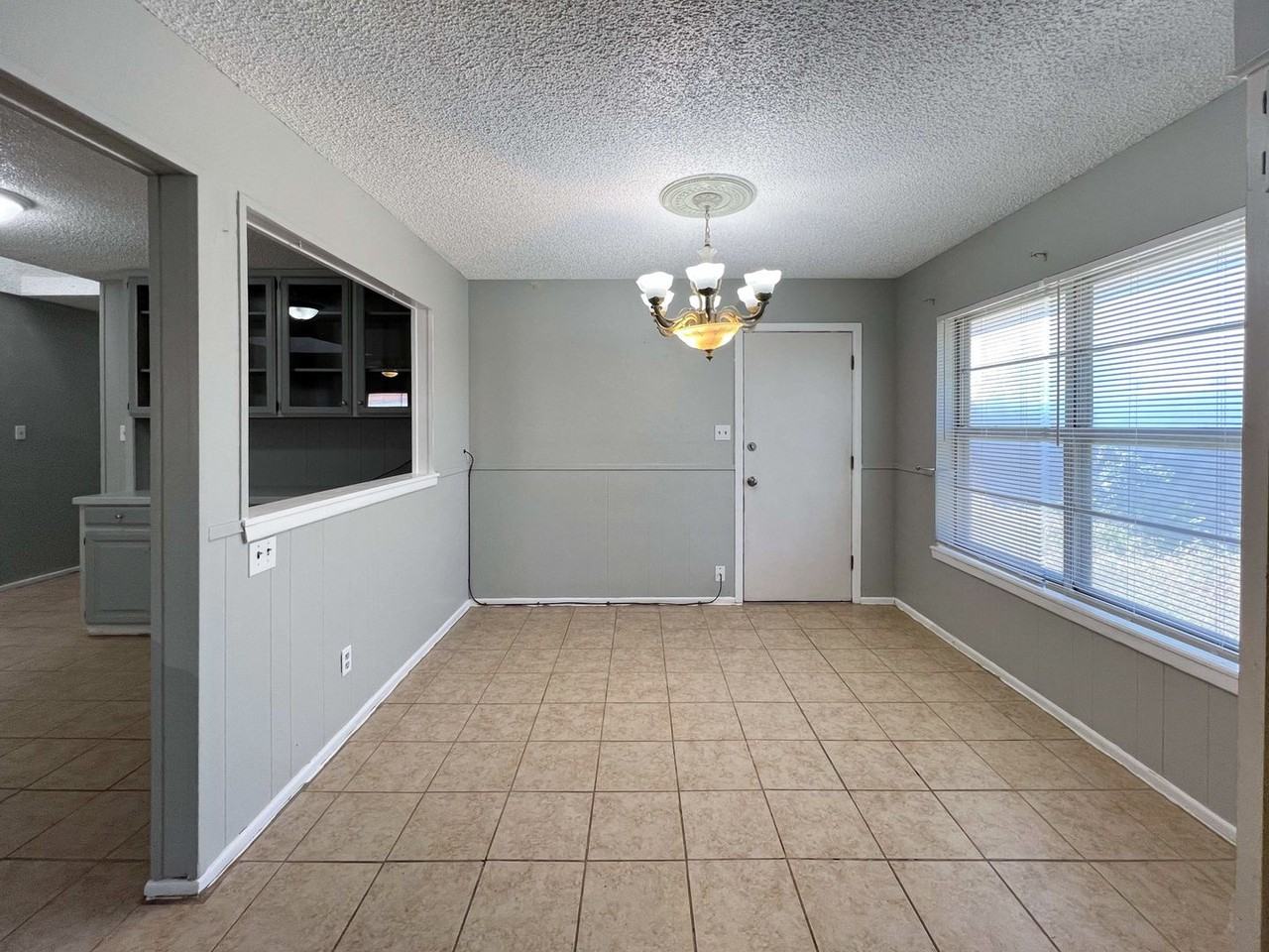 801 W Cochiti Ave - Photo 5 of 10