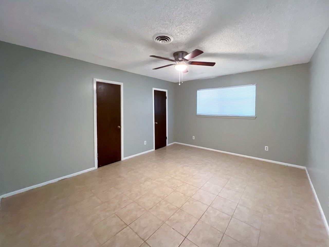 801 W Cochiti Ave - Photo 6 of 10