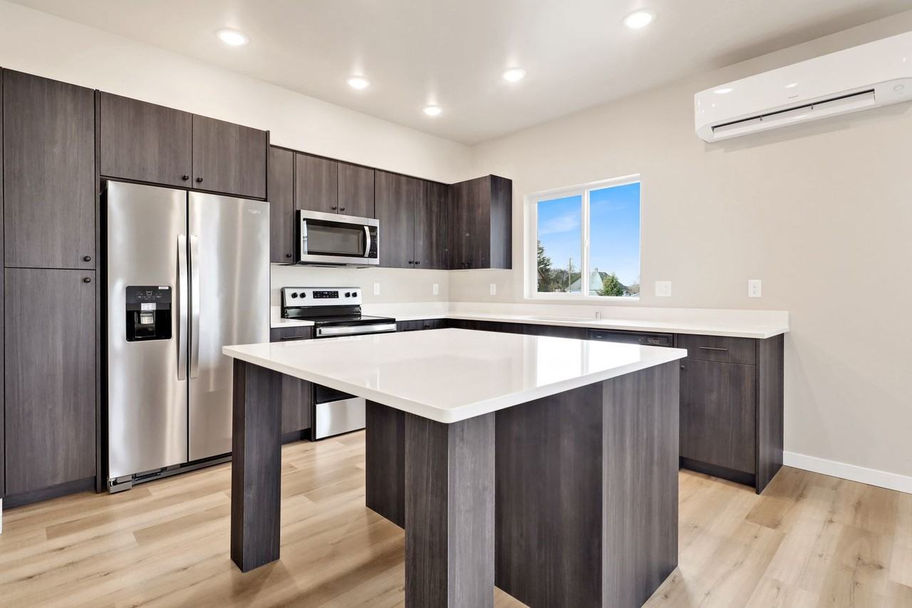 343 Martin - Photo 4 of 42