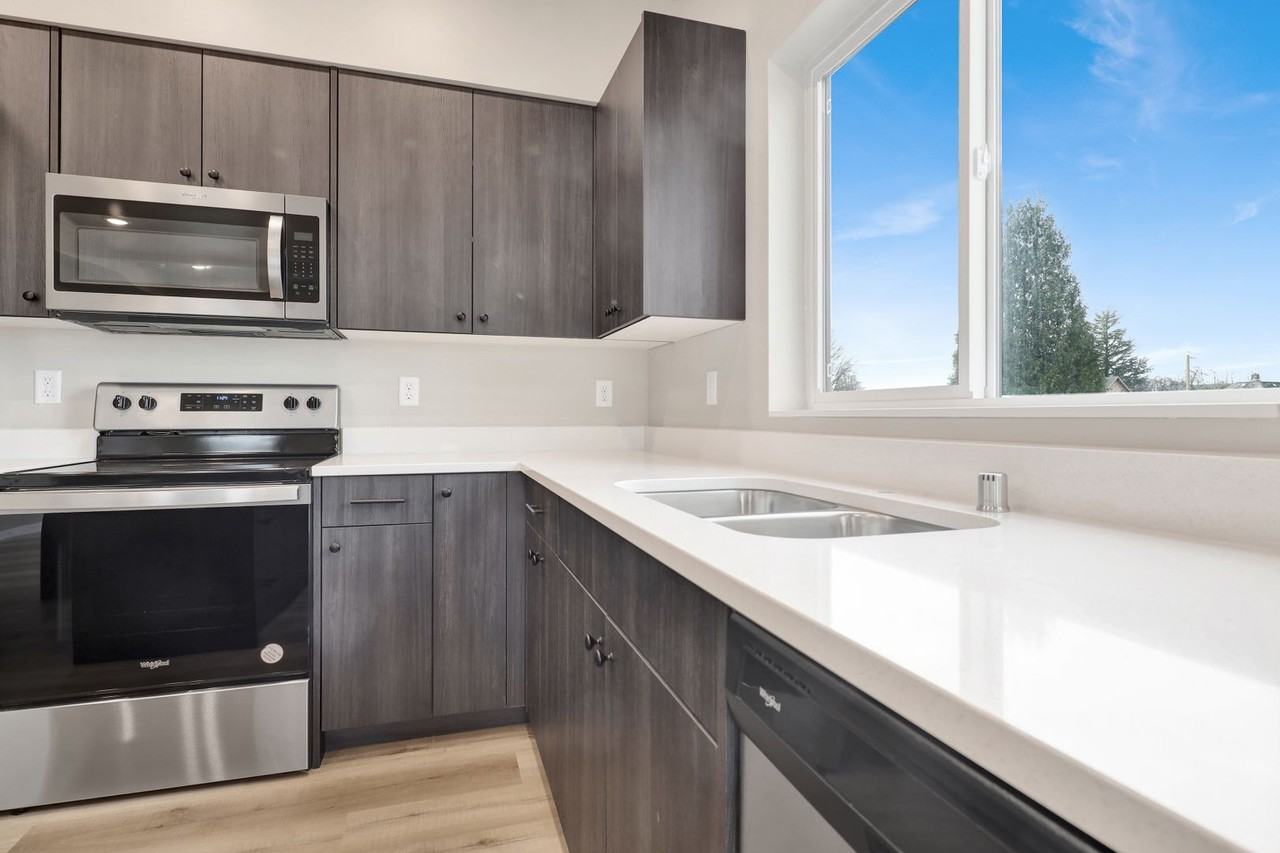 343 Martin - Photo 6 of 42