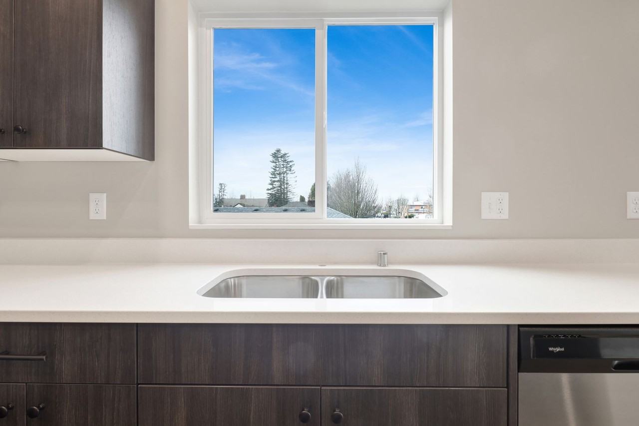 343 Martin - Photo 7 of 42