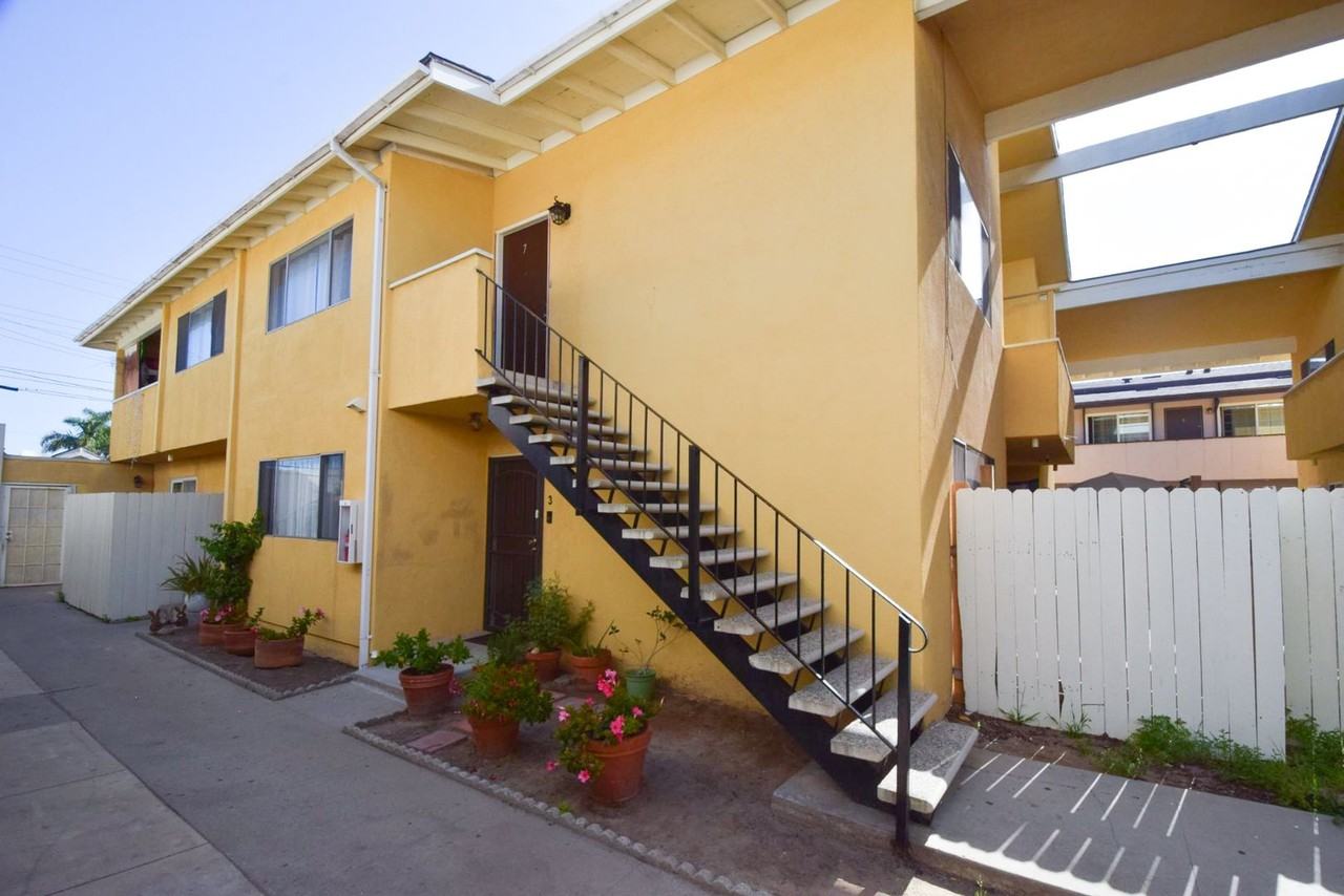 741 W Channel Islands Blvd - Photo 2 of 48