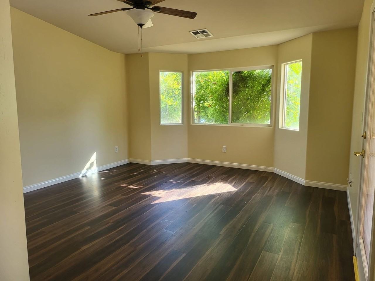11813 Walderi St - Photo 2 of 10