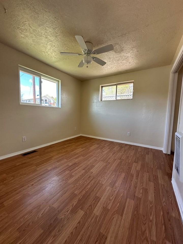 1037 Laurel St - Photo 4 of 25