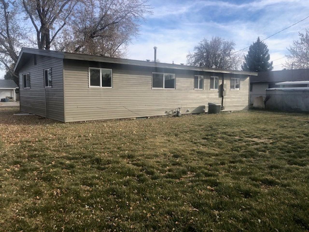 1135 Phelps Cir - Photo 3 of 26