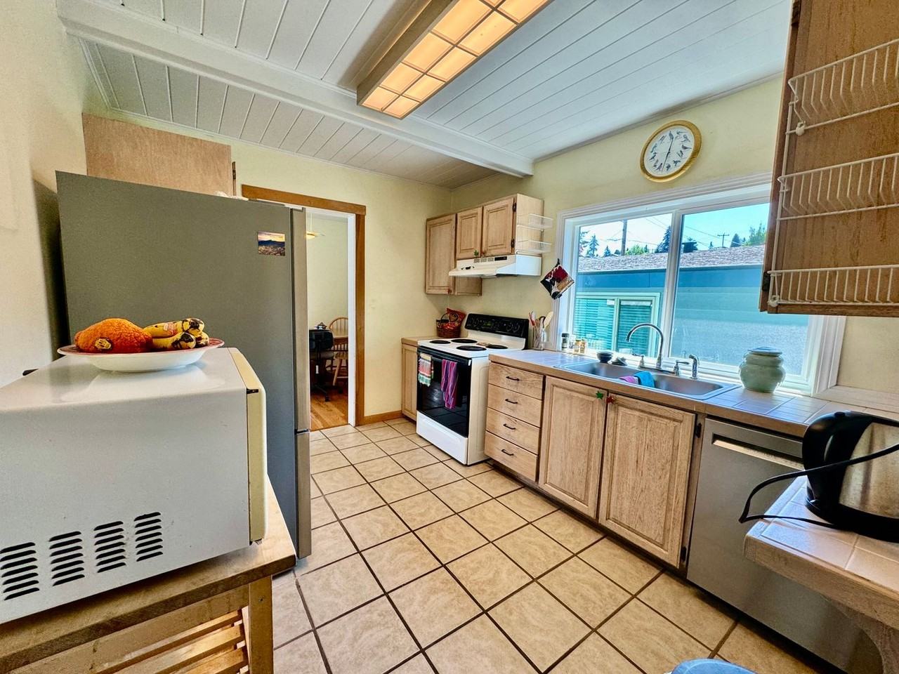 9809 57th Ave S - Photo 3 of 27