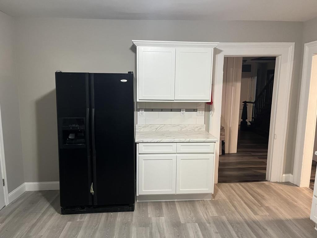 1027 Beekman Rd - Photo 2 of 11