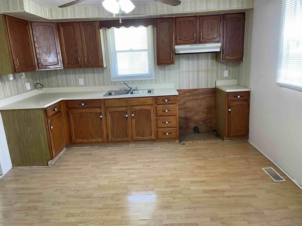 206 N Main St - Photo 2 of 13