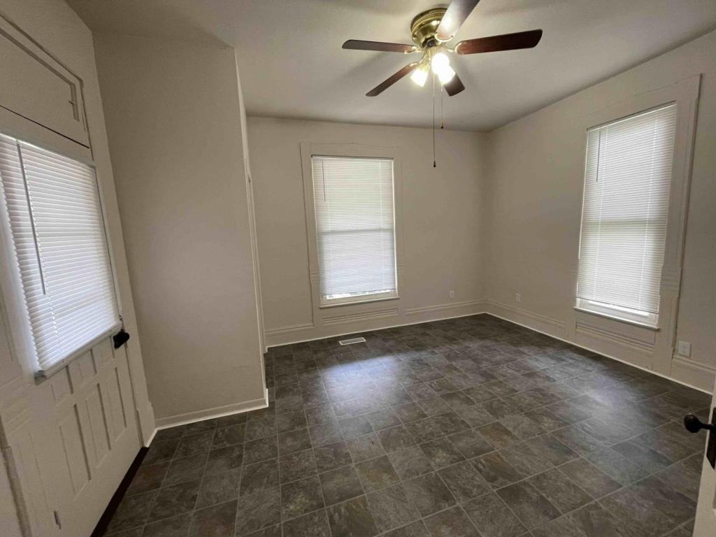 206 N Main St - Photo 3 of 13