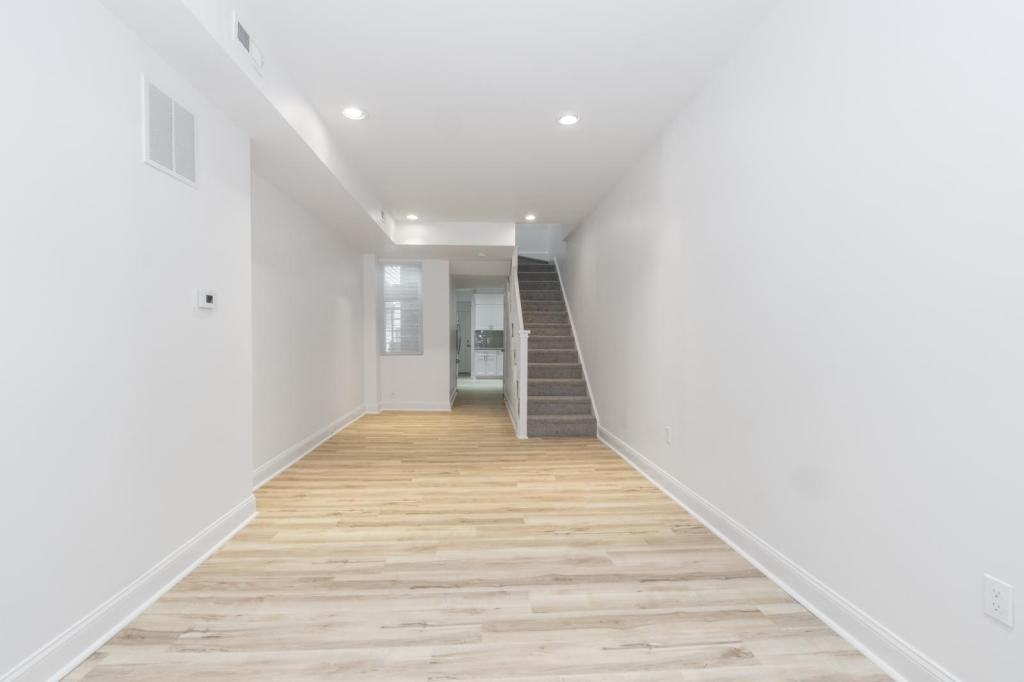 737 N Chester St - Photo 5 of 29