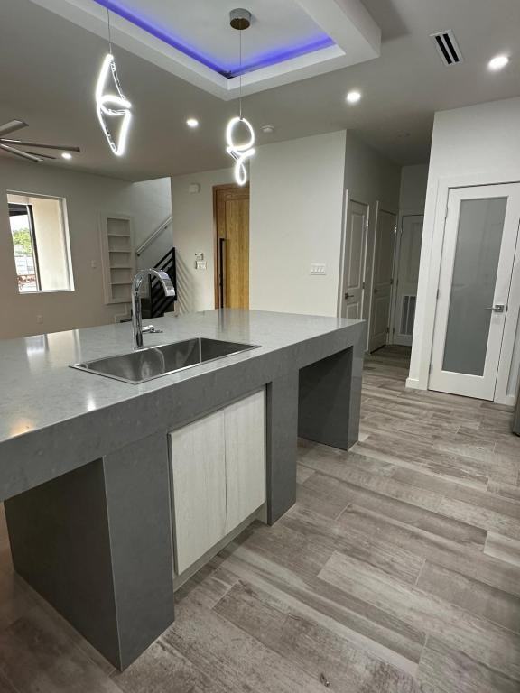 310 E Rogers Rd - Photo 7 of 16