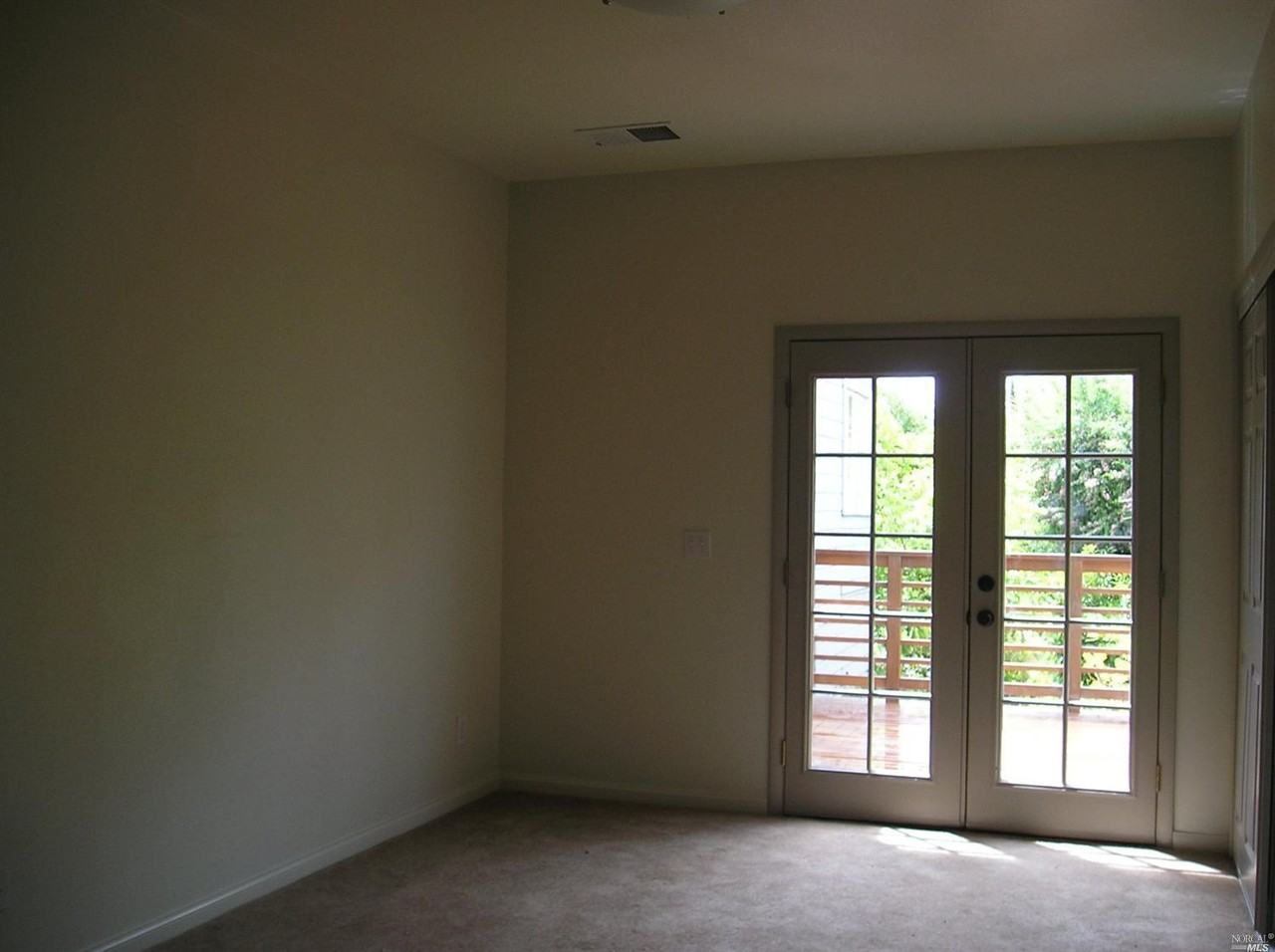 411 Mission Ave - Photo 3 of 7