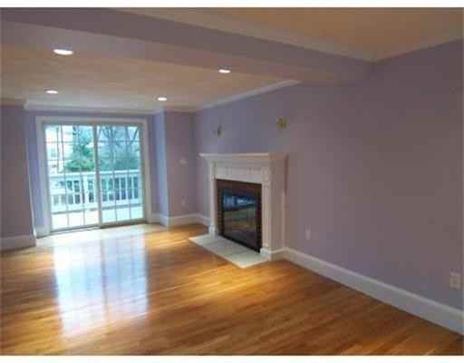 379 Summer St - Photo 3 of 8