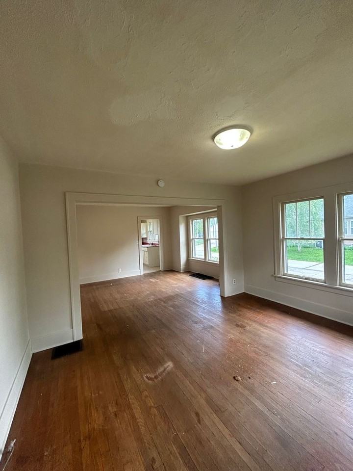 339 S 28th St - Photo 2 of 13