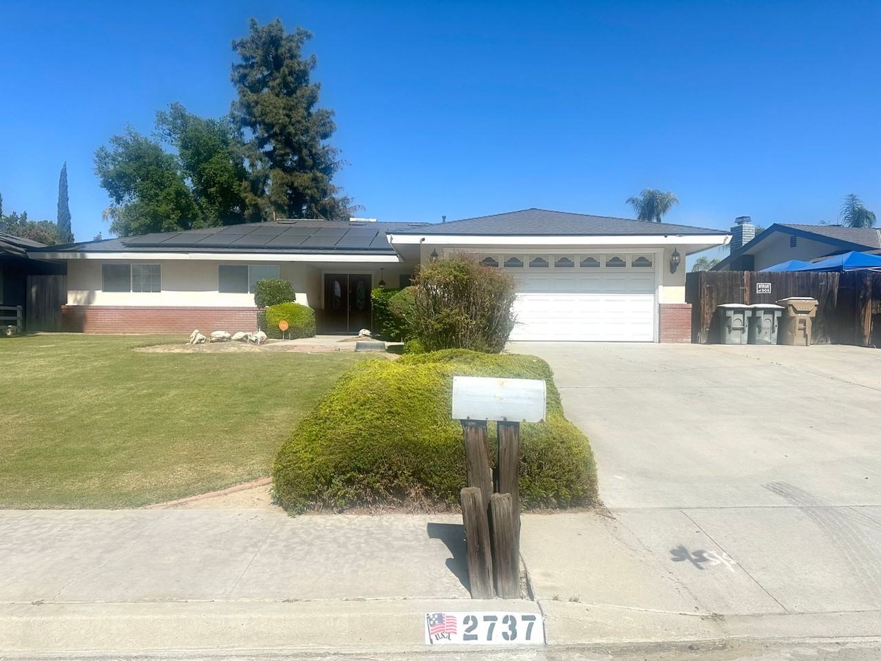 2737 Hempstead Ln - Photo 2 of 16
