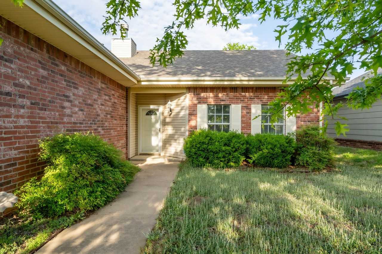5221 Redbud Dr - Photo 3 of 18