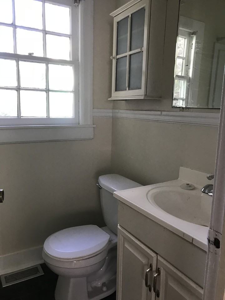 625 Woodlawn Ave - Photo 3 of 13