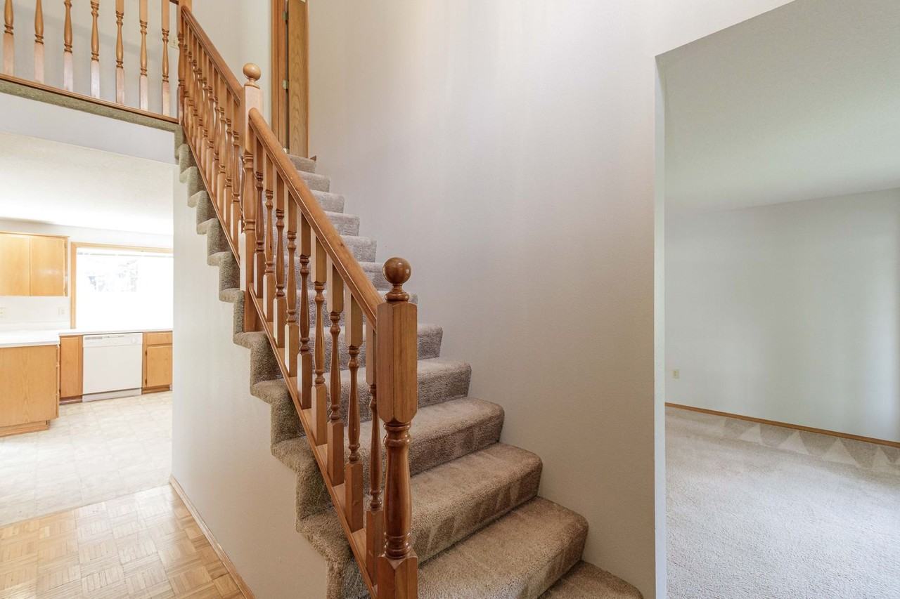 15709 Ne 12th Way - Photo 6 of 34
