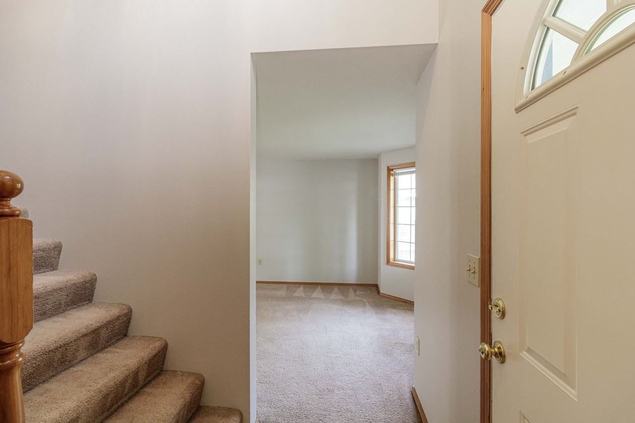 15709 Ne 12th Way - Photo 7 of 34