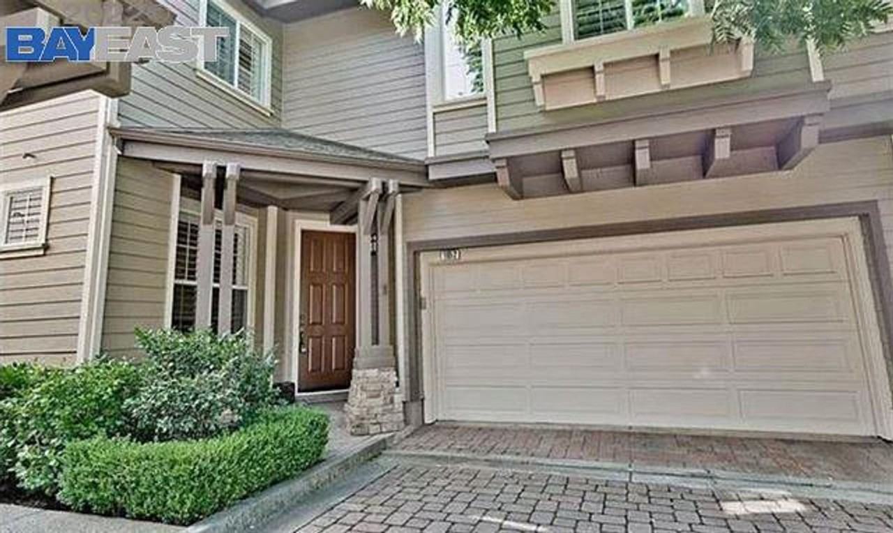 1052 River Rock Ln - Photo 2 of 32