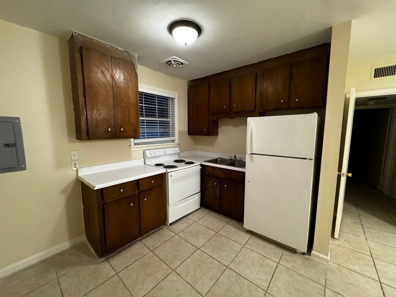 724 S Fourth Street-The Village - Photo 2 of 7