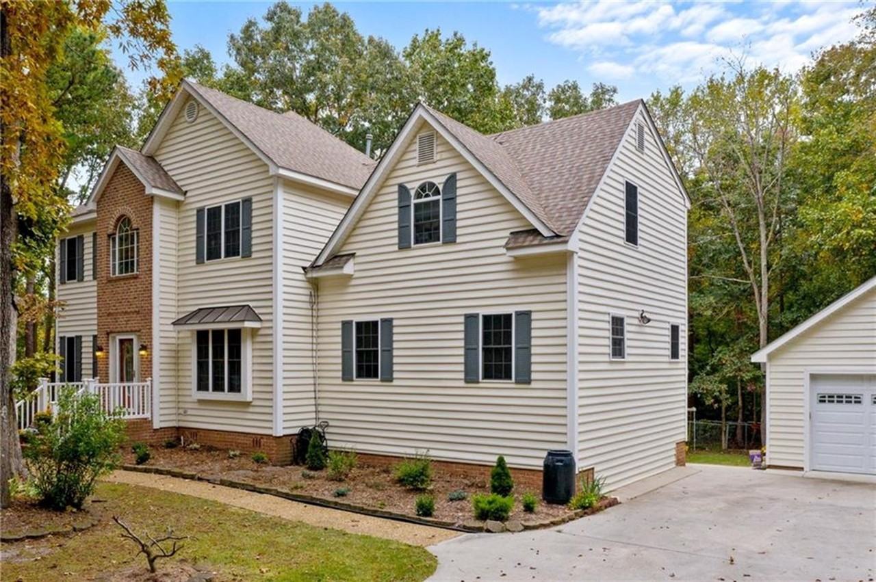 14406 Woodland Hill Dr - Photo 2 of 5