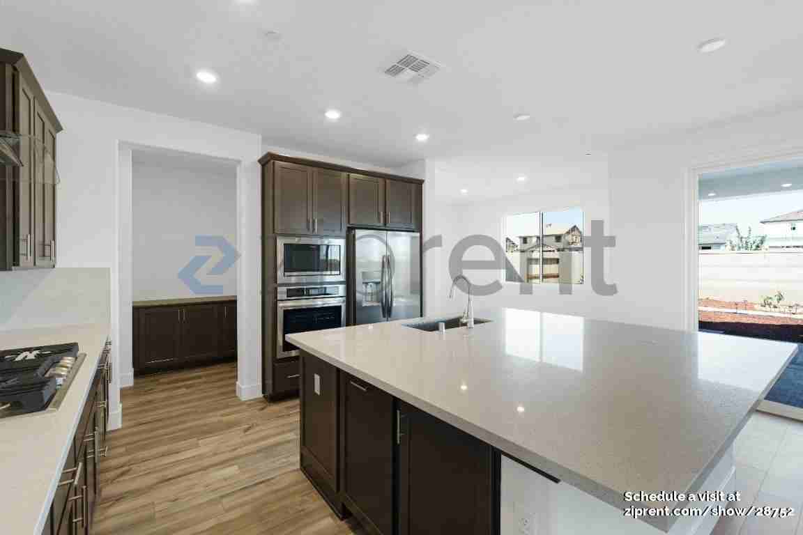 4401 Hawkfinch Cir - Photo 2 of 29