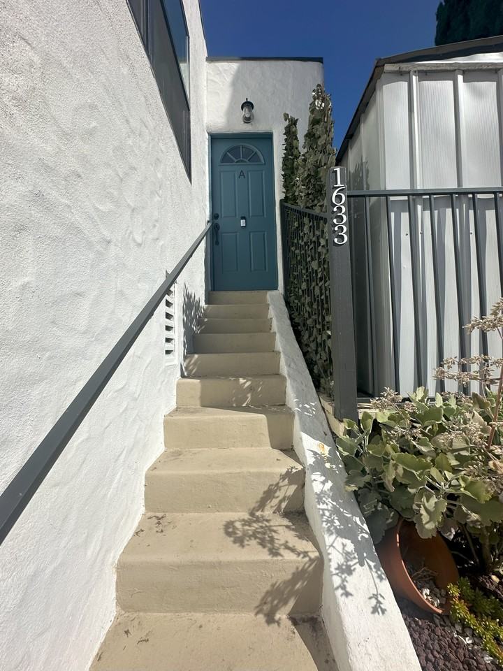 1633 Glenwood Drive #A - Photo 3 of 25